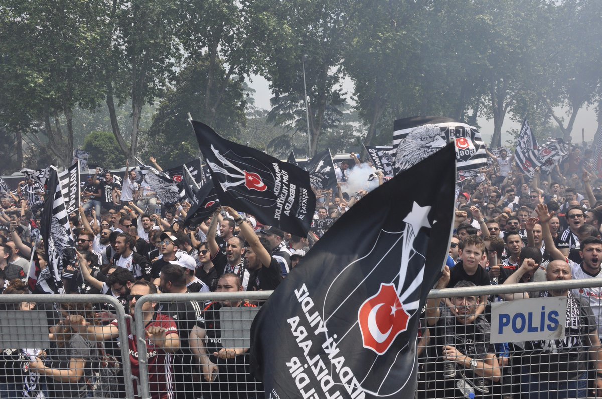 Besiktas's tweet photo. İşte Şampiyon
İşte Büyük Taraftarımız

 #şampiyONBEŞiktaş https://t.co/JaNqDIG2Gz