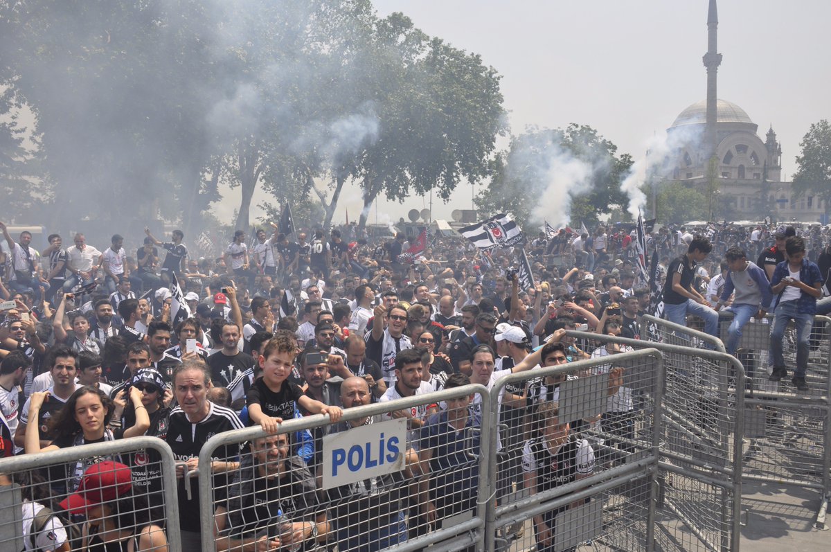 Besiktas's tweet photo. İşte Şampiyon
İşte Büyük Taraftarımız

 #şampiyONBEŞiktaş https://t.co/JaNqDIG2Gz