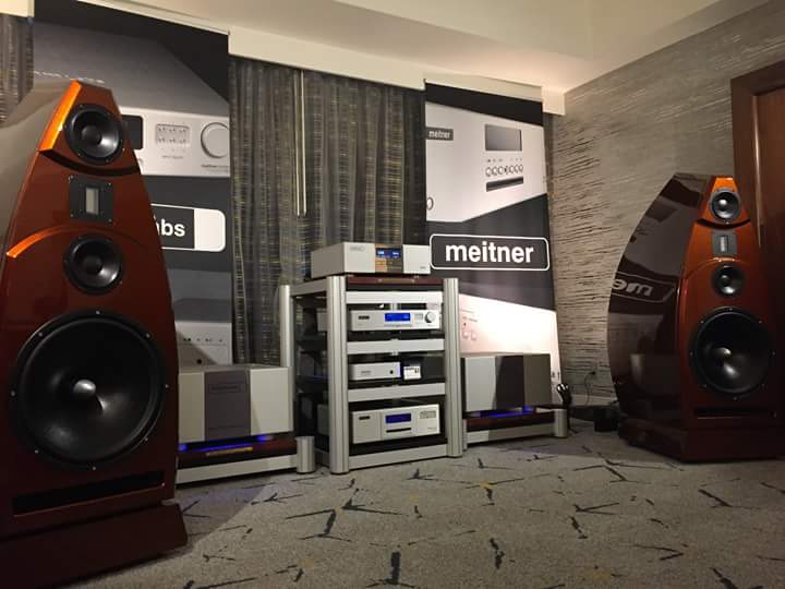Berny2876's tweet photo. What a room, shock and awe!  Thanks to #EMM, #Verastarr, #Antipodes, and #AudioVault USA. https://t.co/BhODbQAuLS