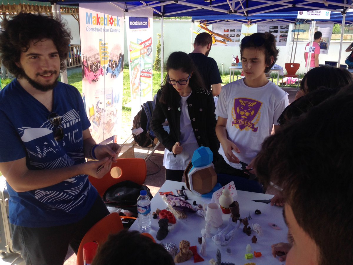 UOYasamkent's tweet photo. Bu festival bir başka 🤗
@Ankara'da hava çok güzel ☀️
Haydi sen de #UMaker Fest'e gel birbirinden güzel fikirleri projeleri yerinde gör🤓 https://t.co/GBKS1XpNoq
