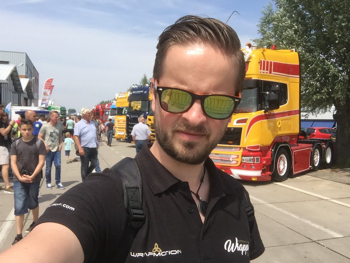 emvanveldhuizen's tweet photo. Drukte en gezelligheid... #TeknoEvent #ITSMYDRIVE #Wrapmotion https://t.co/XGmV9iQdih