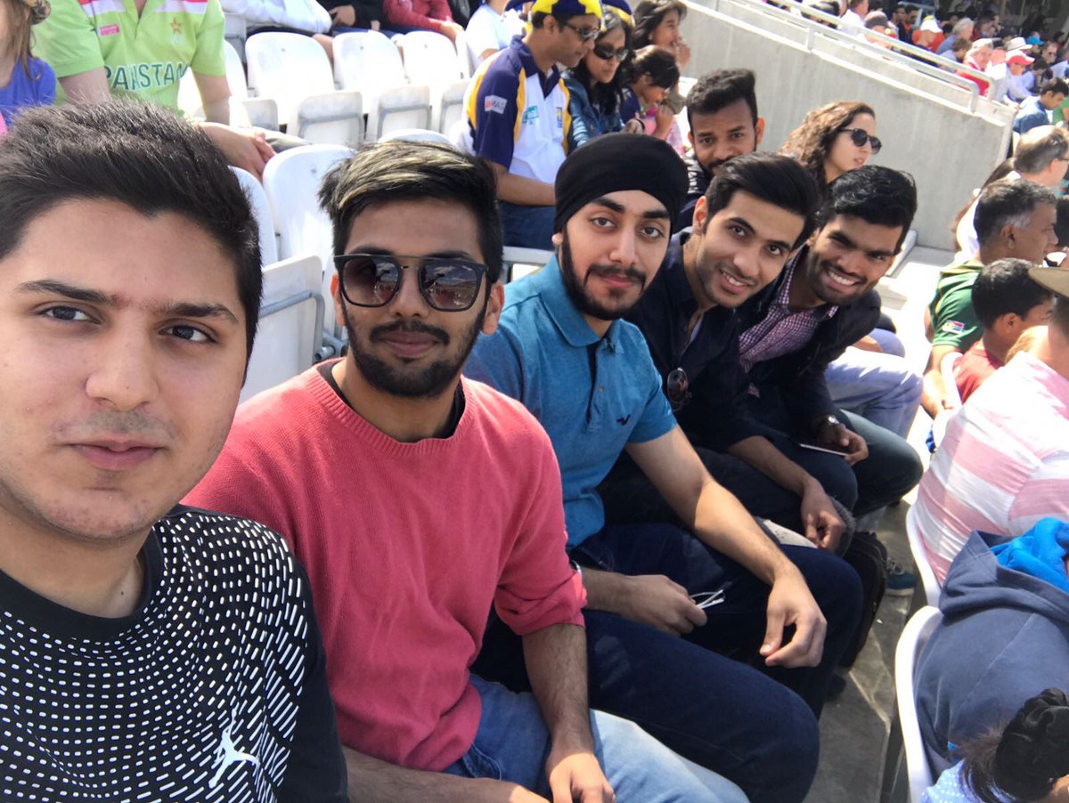 Freston22's tweet photo. Enjoying the beautiful weather while watching SouthAfrica vs Srilanka match in the Oval ground. #iccchampionstrophy2017 #CT17 https://t.co/F7S01nvGTp