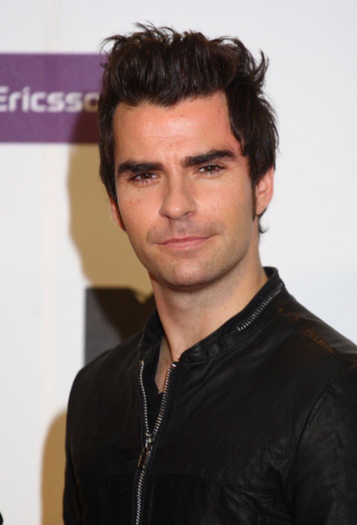 Happy Birthday to this man, Mr Kelly Jones, 43 today... Legend     