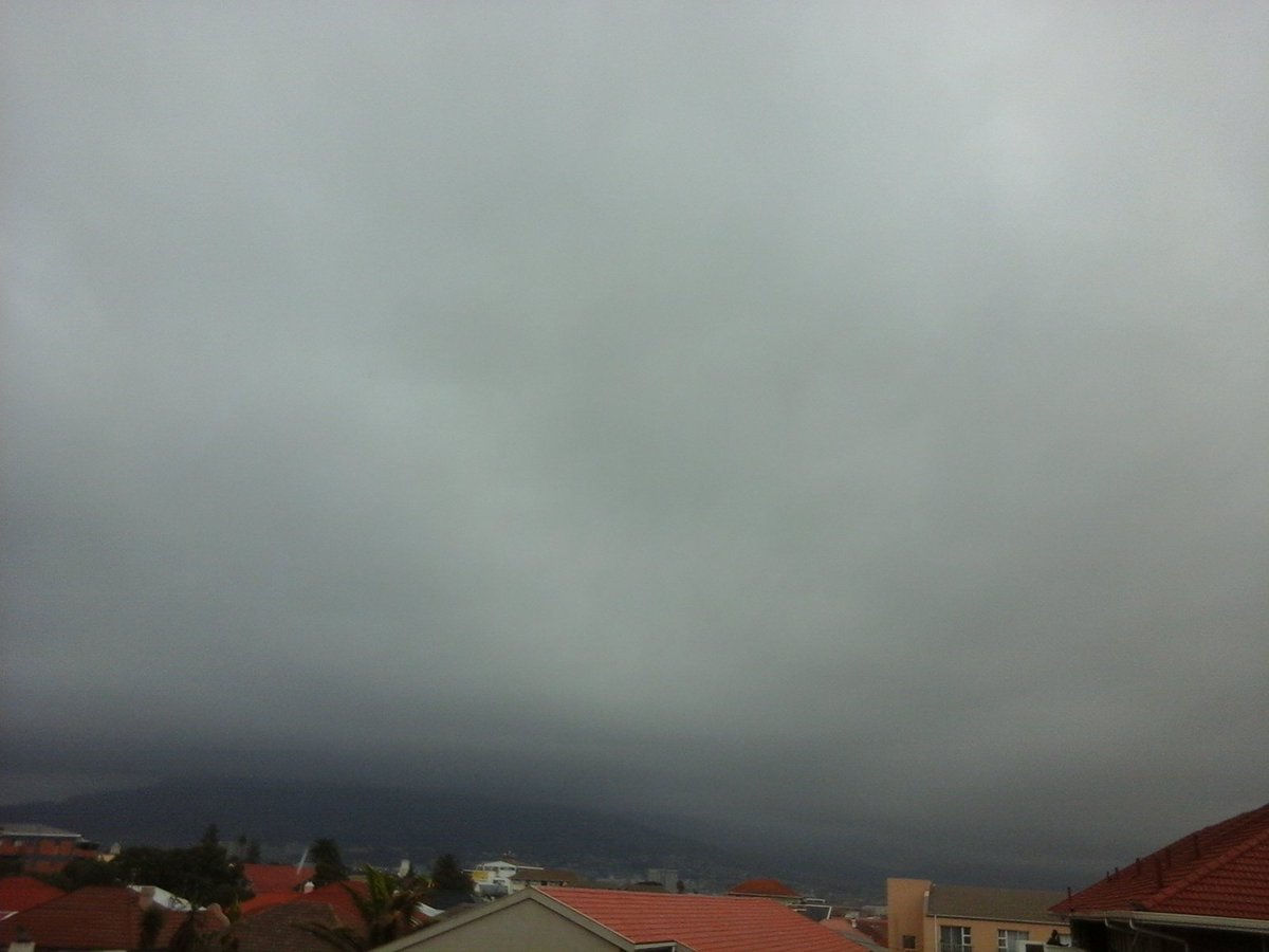 thewayizeeit's tweet photo. Looks like this #superstorm wants to #stiekuit before Tuesday! #BringItOn #CapeTown #capetowndrought needs it! #rainmustfall @Heart1049FM https://t.co/htRbMWaEw2