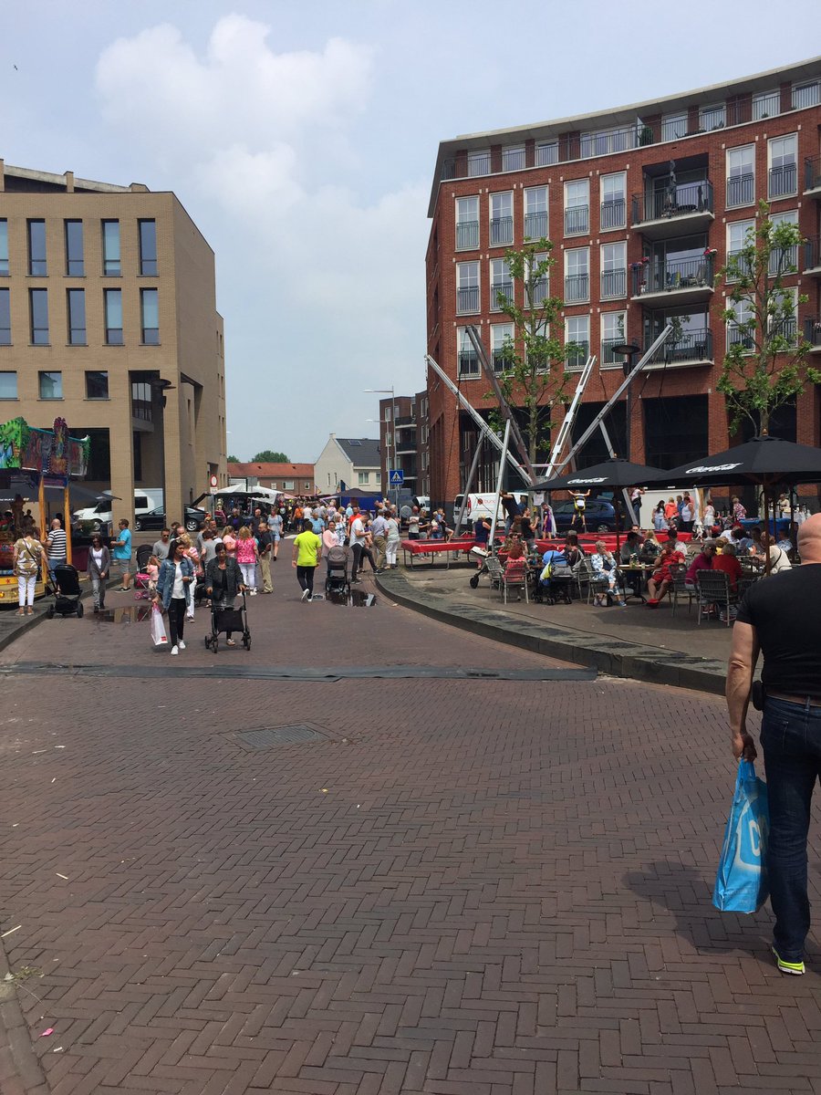 martenjapenga's tweet photo. Goede sfeer en heerlijk weer op de #pinkstermarkt in #ridderkerk. https://t.co/aZaHx5OTCV
