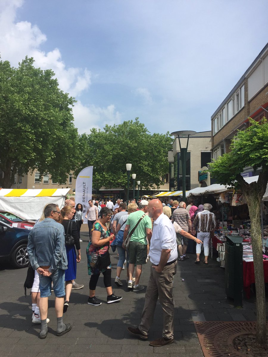 martenjapenga's tweet photo. Goede sfeer en heerlijk weer op de #pinkstermarkt in #ridderkerk. https://t.co/aZaHx5OTCV