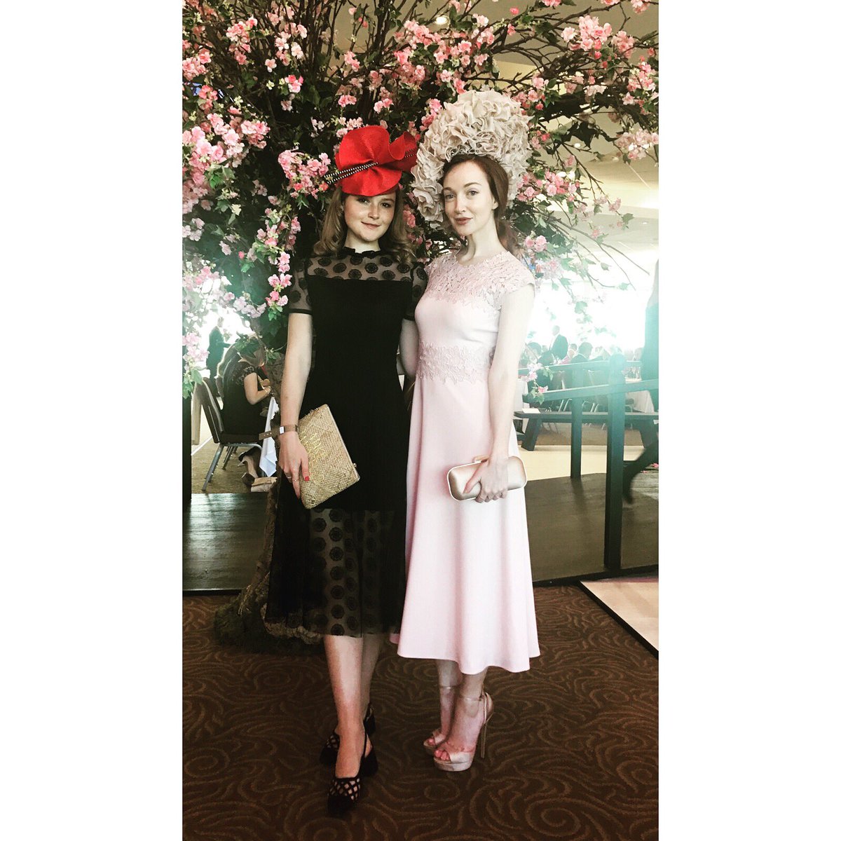 olivia_grant's tweet photo. @Investec_Sport #derby kicking off #DerbyStyle @RTMMillinery @LKBennettLondon @jimmychoo 💋 https://t.co/LJ4NU8pfVV