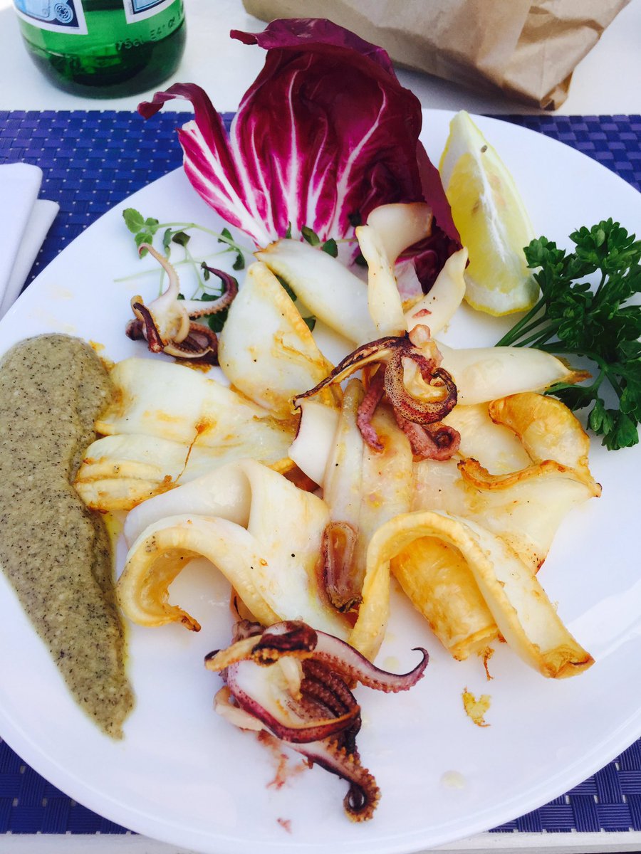 Il calamaro cacio e pepe 😋🐙

#blancoseafood #fregenemarittima ❤️