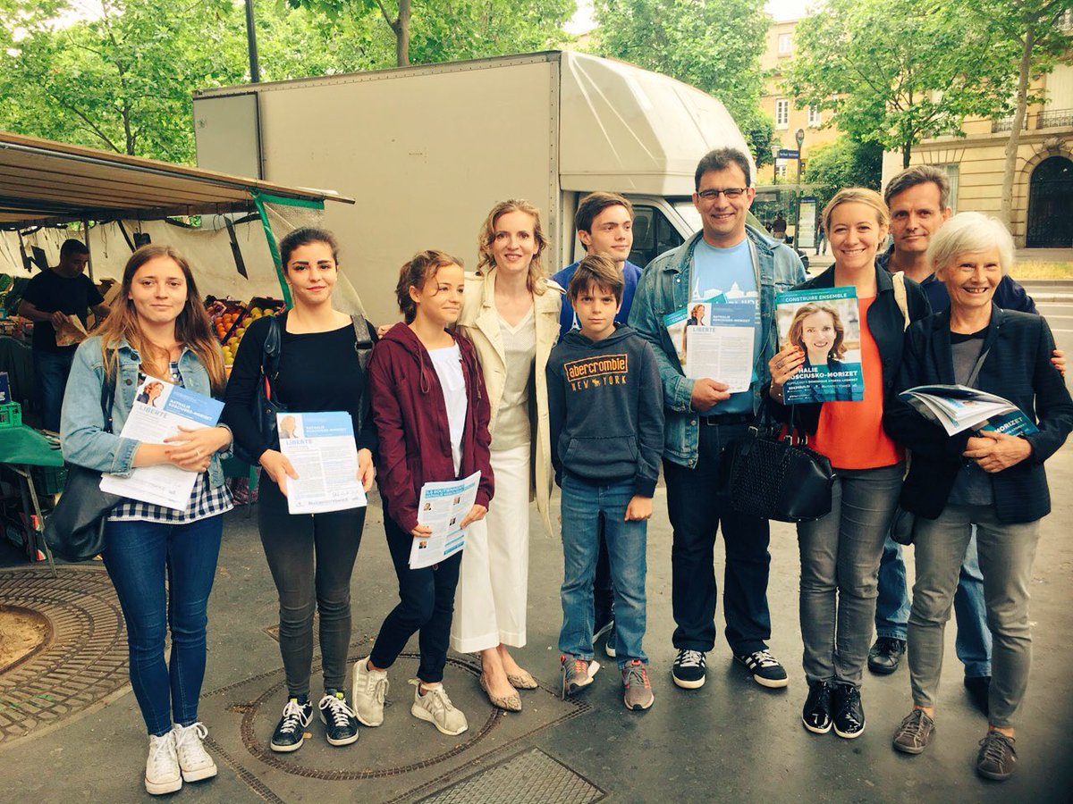 nk_m's tweet photo. À une semaine du 1er tour des #legislatives, j'étais ce matin rue Cler et à Port-Royal pour échanger avec les Parisiennes et les Parisiens 🙂 https://t.co/B3zsArLRil