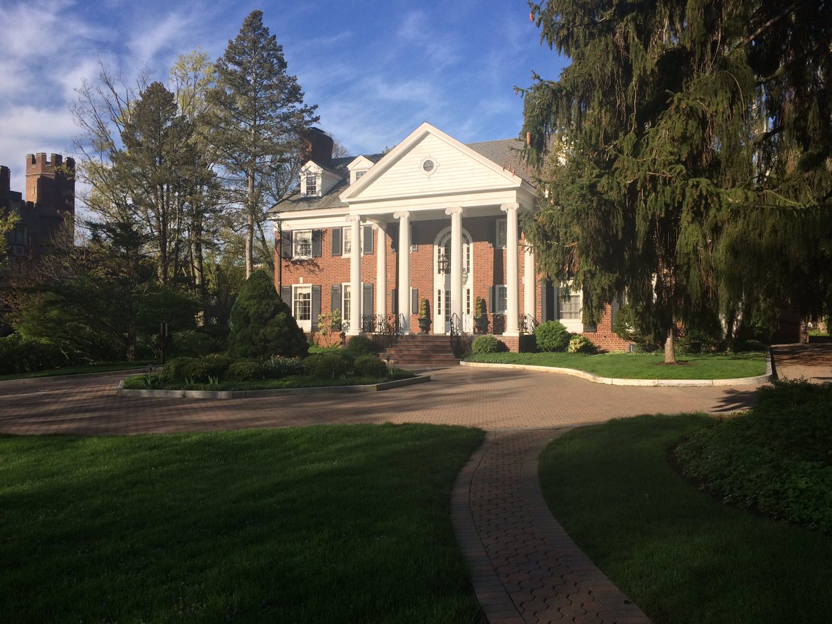 otherchriscoons's tweet photo. Happy Commencement Weekend to the #ECClassof2017 You've made us all proud and we wish you well on your next chapter!  #ElmiraProud https://t.co/MRhF7dzhWc