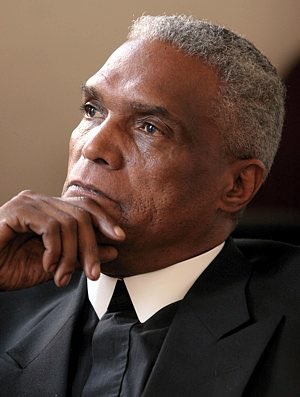 GrindersWinDT's tweet photo. Personal Note: Today is Brother Michael Collins birthday. Drink a root beer to celebrate his legacy &amp; vision. He impacted so many. #ripBMC https://t.co/Ys123589VQ