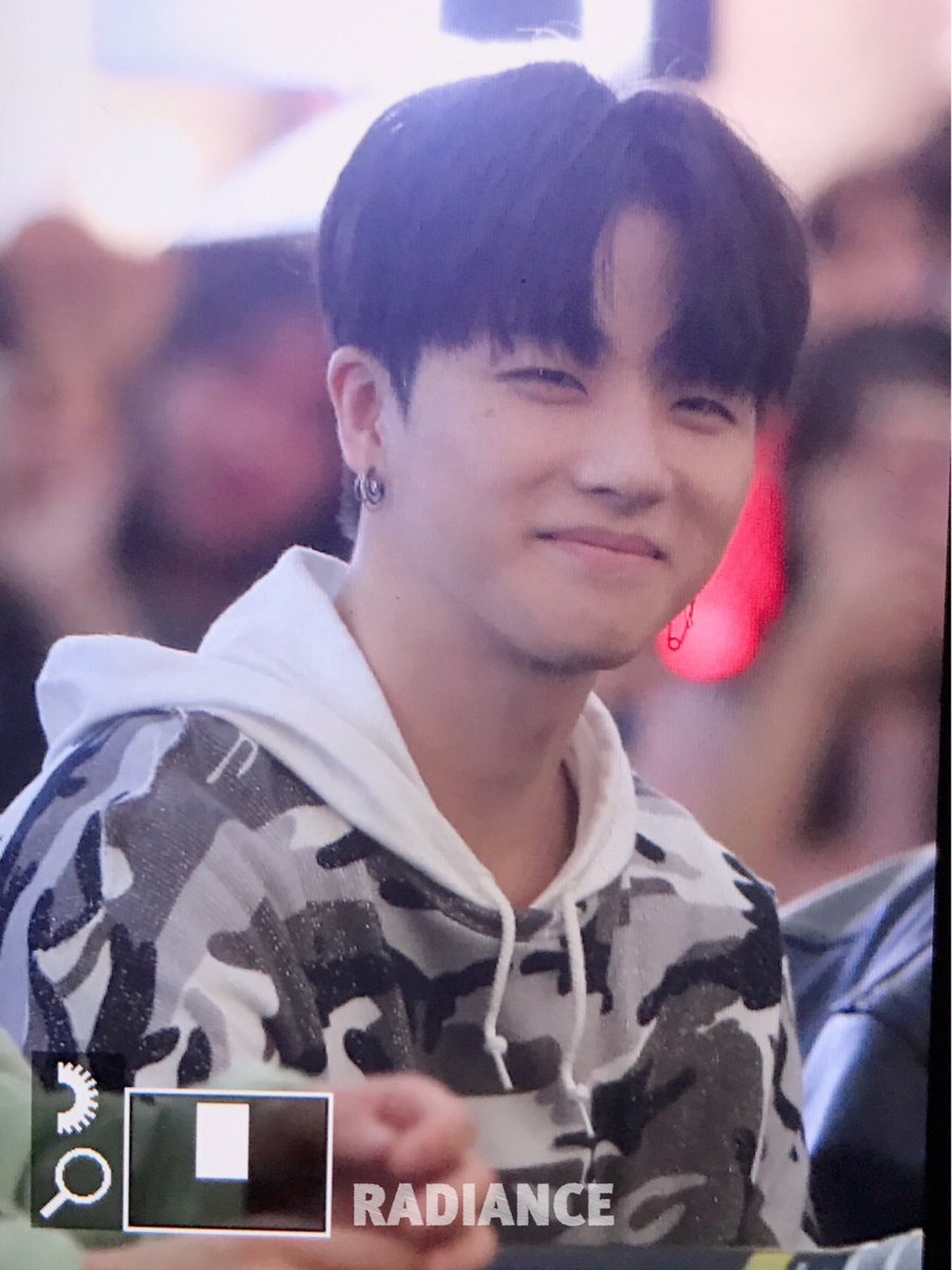 Radiance_JH's tweet photo. 170603 잠실 팬싸 

#진환 #iKON https://t.co/qTDv7KJBMA