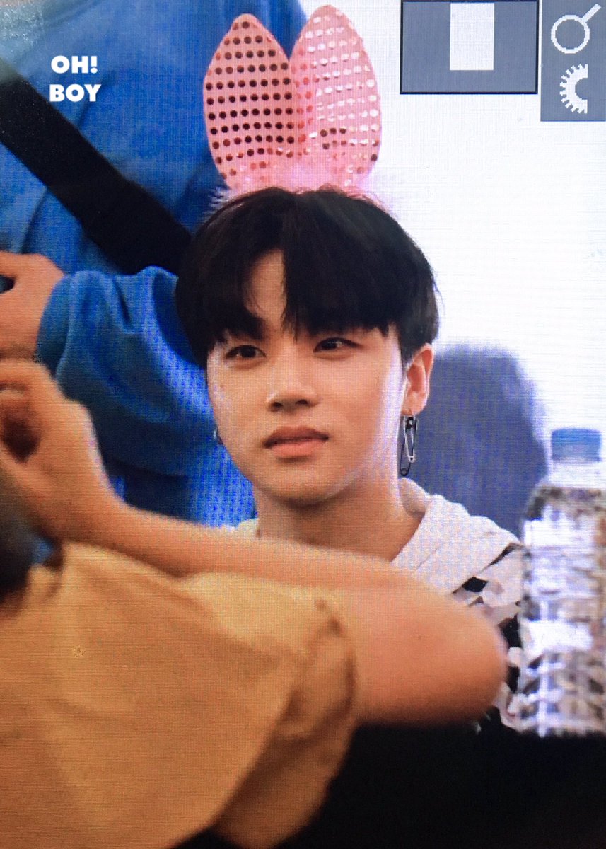 ohboy_27's tweet photo. 170603 잠실 팬사인회 
#진환 #JINHWAN #JAY #iKON

지나니 너모 귀여워 흑흑.. 누나 쥬그라고 그러는 거지 흑흑... https://t.co/og7uHBUKjp