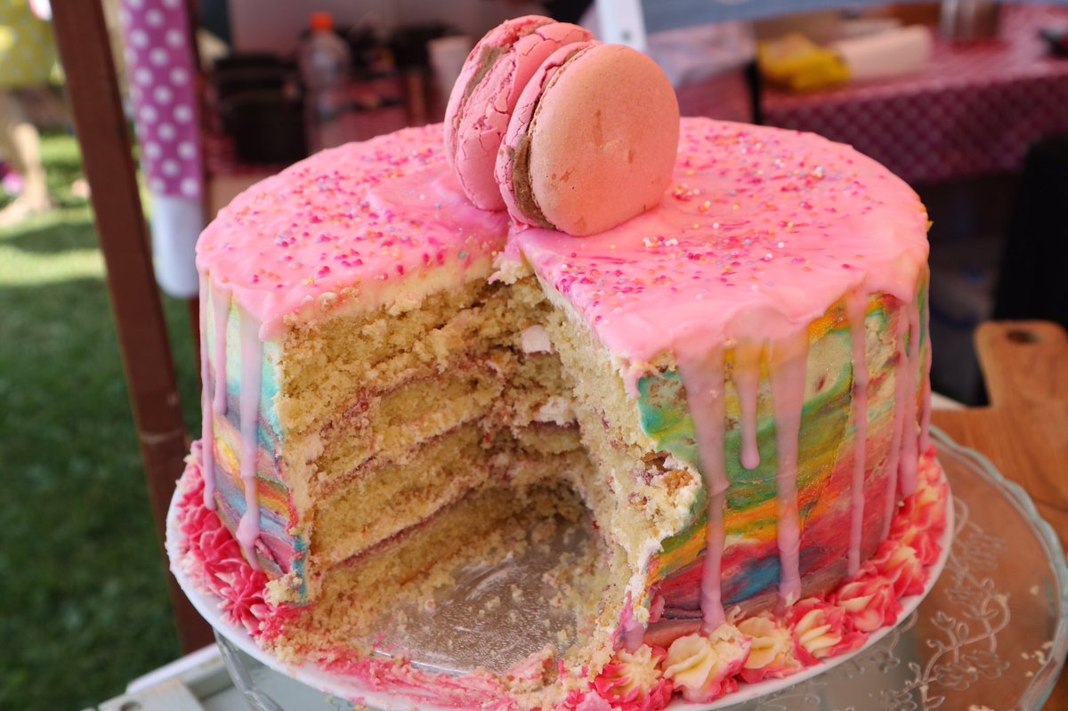 foodiesfestival's tweet photo. Have you ever seen a more beautiful cake?! 🍰🌈 #wow #rainbowcake #FoodiesFestival https://t.co/tpyGoHObdO