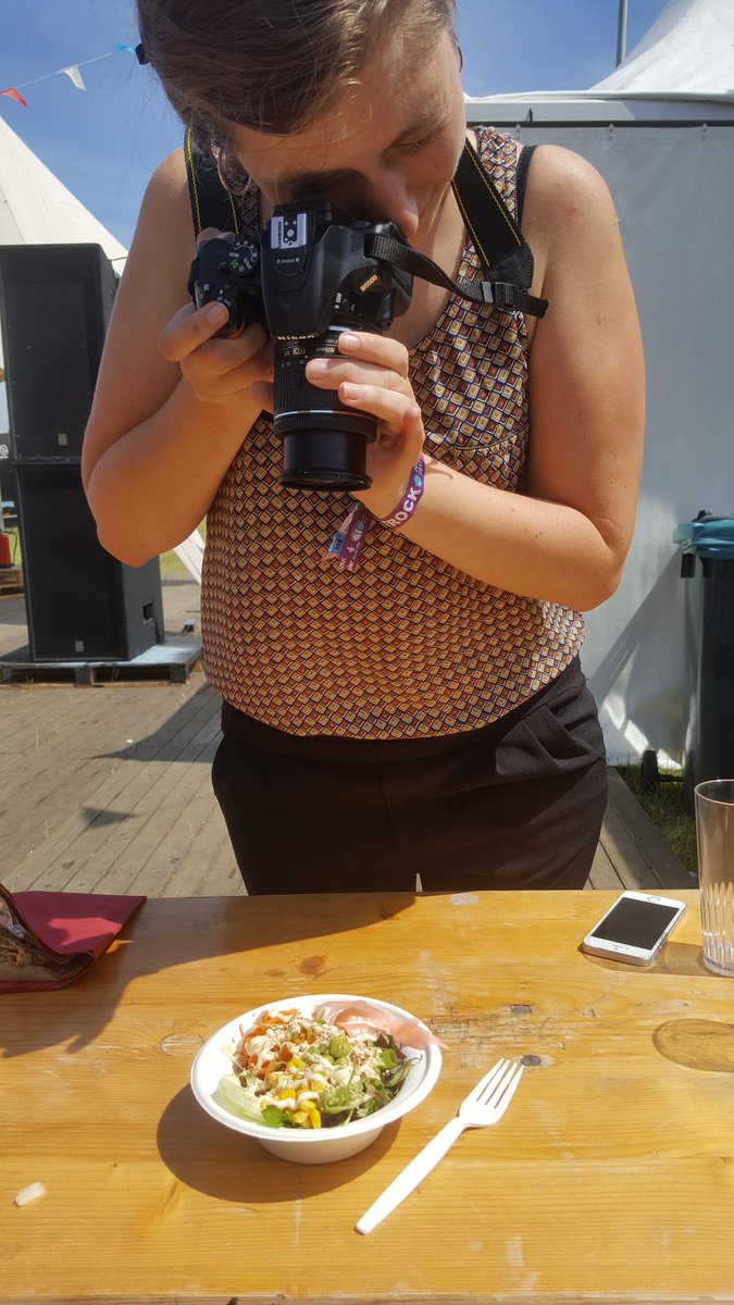 freckledaisy's tweet photo. Eten met bloggers is eerst 15 minuten dit... ๐ #bloglife @ZeeuwsenZO #cuisinemachine https://t.co/iKYSoNeQi7