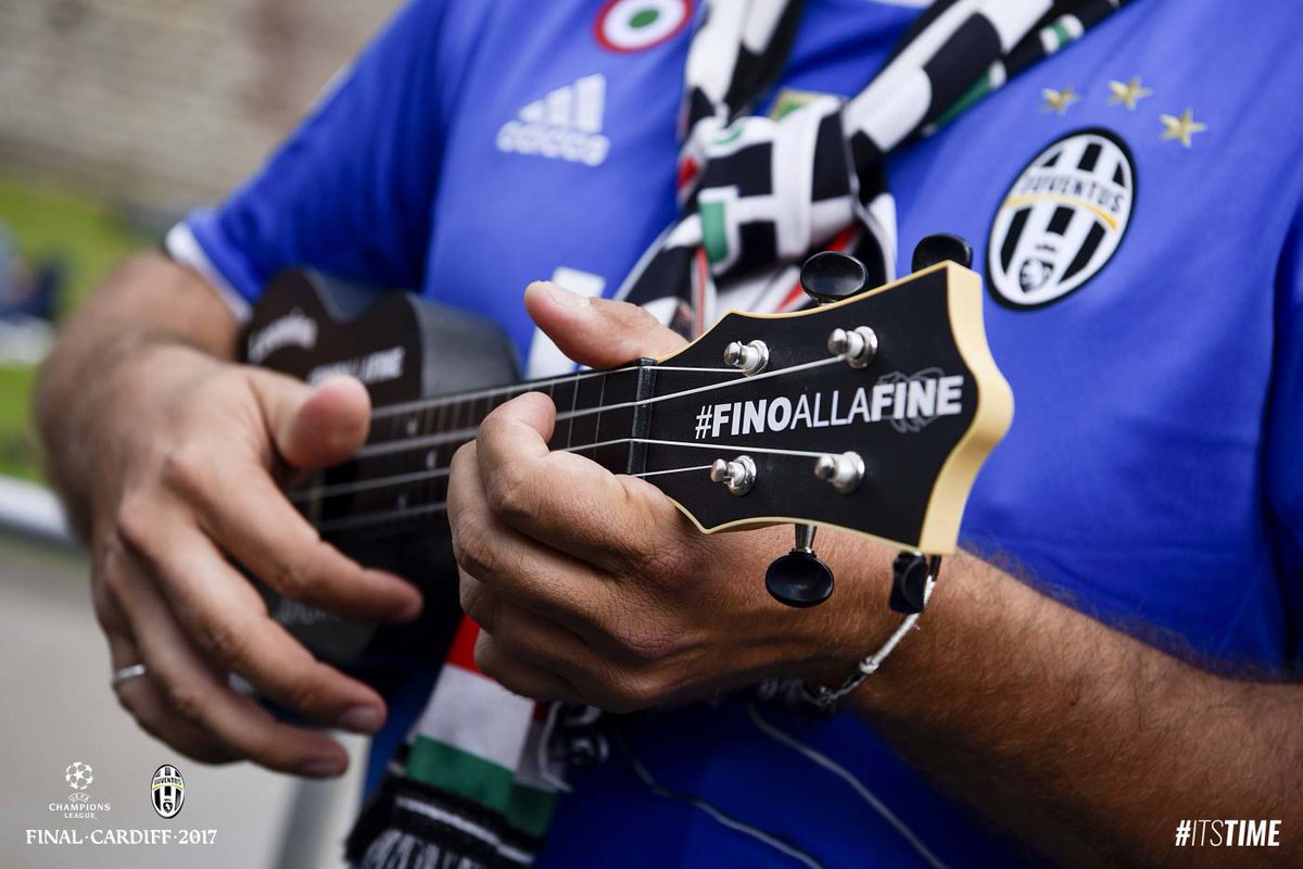 juventusfc's tweet photo. A Cardiff siete tantissimi! Una strepitosa marea bianconera! #ItsTime #UCLFinal https://t.co/R4eLXVcxMw https://t.co/vvIYpHhZ5D