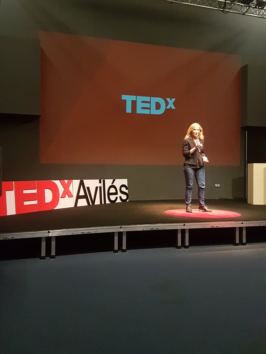 3Cuca2004's tweet photo. Explicacion que es un organizador TEDX " nos llena de orgullo y entusiasmo " @TedxAviles  #TEDxAviles2017 https://t.co/HqCN9cg3uM