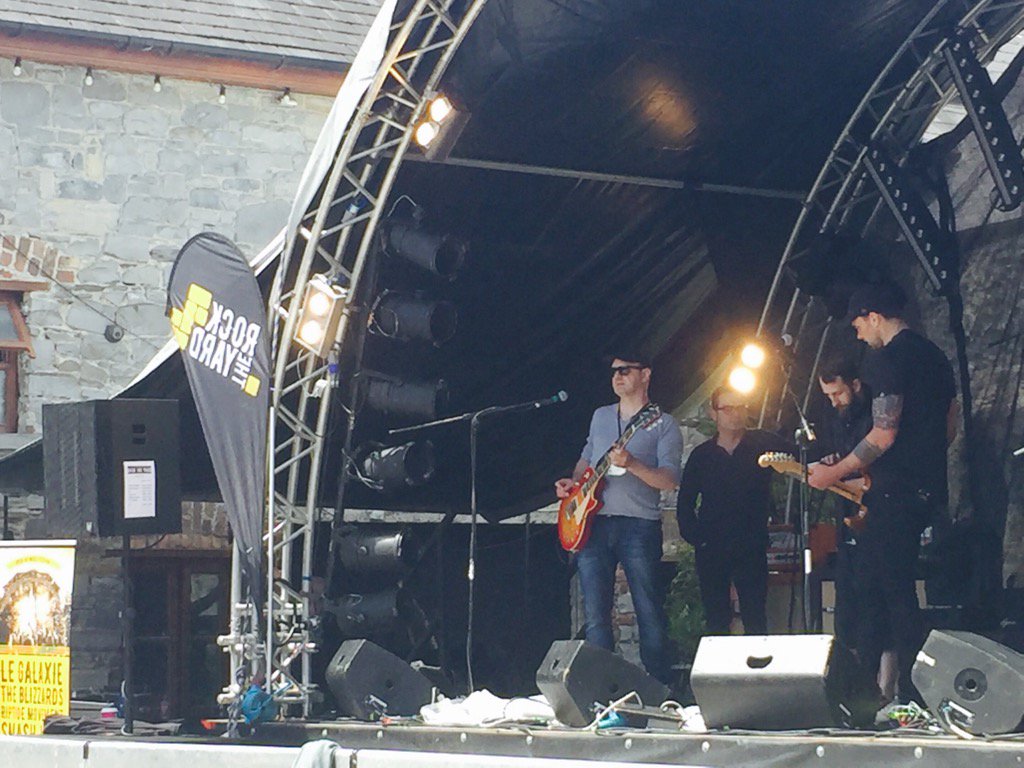 Plan_A_Design's tweet photo. Ready to Rock peeps? Look who popped in for a souncheck. @CourtYardHotelL #RocktheYard #theblizzards #leixlipfestival https://t.co/tyQ2iAUm3m
