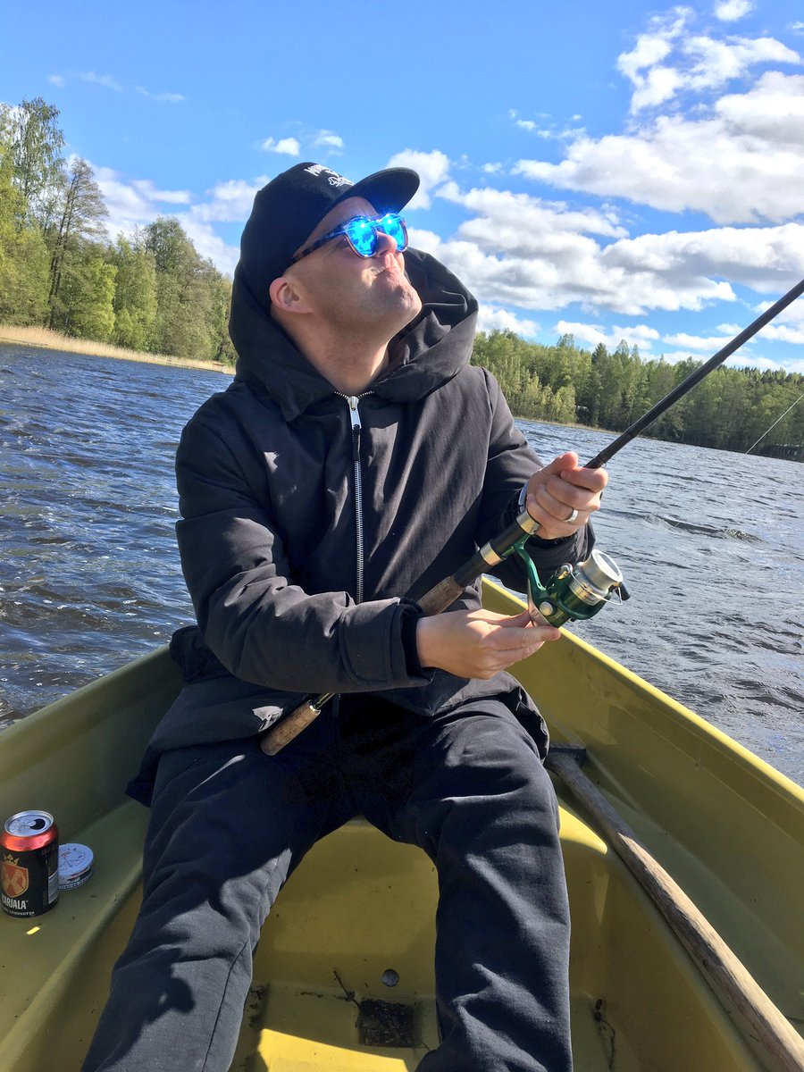 tuomassiivonen's tweet image. Mökkihommia poikain kera, kalastus, petankki, kroketti, tikka jne..👍🏻👍🏻 @EPohjolainen #ilponmokki #catchafish #aikanättii