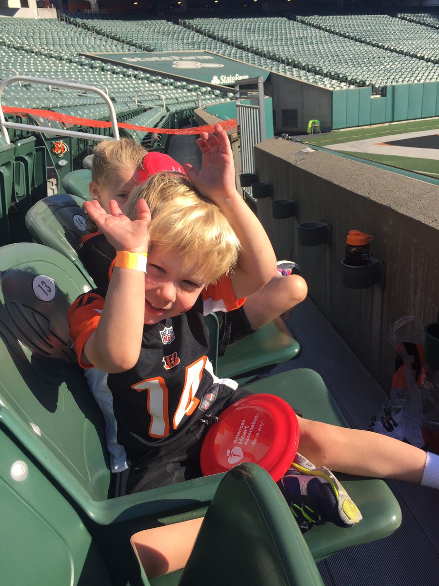 laurarw's tweet photo. Excited to participate in #RecessInTheStadium with the kiddos! https://t.co/qE13waoG2Z