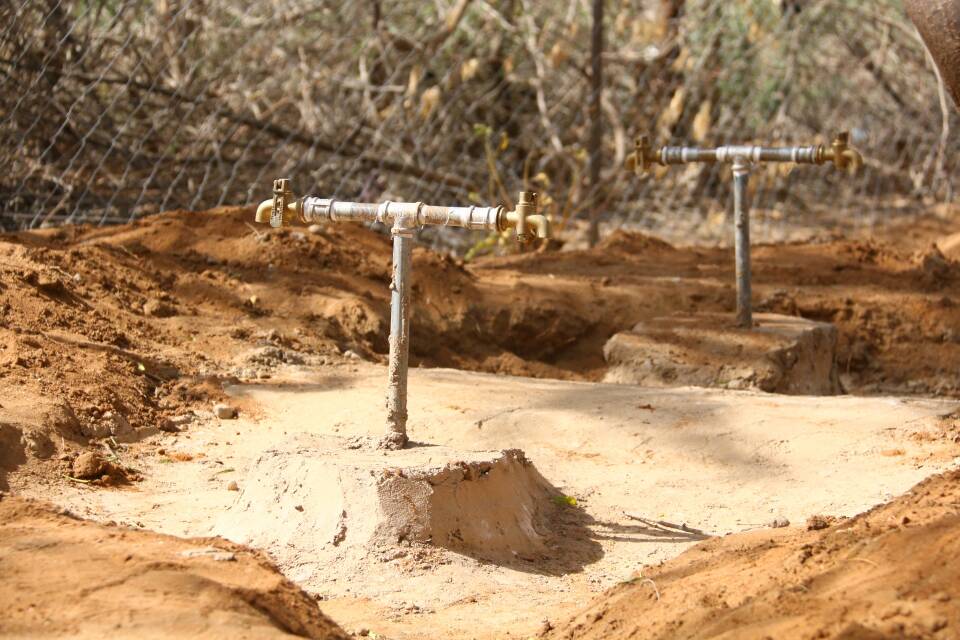 HonAdenDuale's tweet photo. The borehole was funded by Direct Aid through the Kuwait Government after an official request from my office. https://t.co/kvsbChqU3S