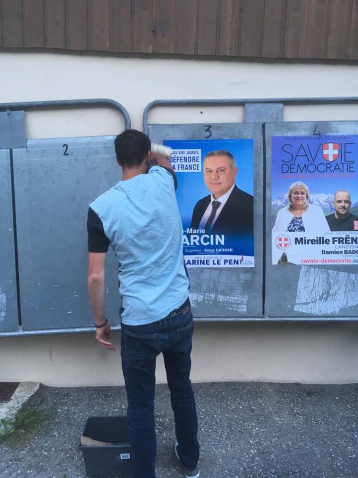 JM_Garcin's tweet photo. Merci à tous les militants qui collent des affiches sur la #Circo7302.#FN73 #legislatives2017 #Savoie https://t.co/GU5xE4NxsU