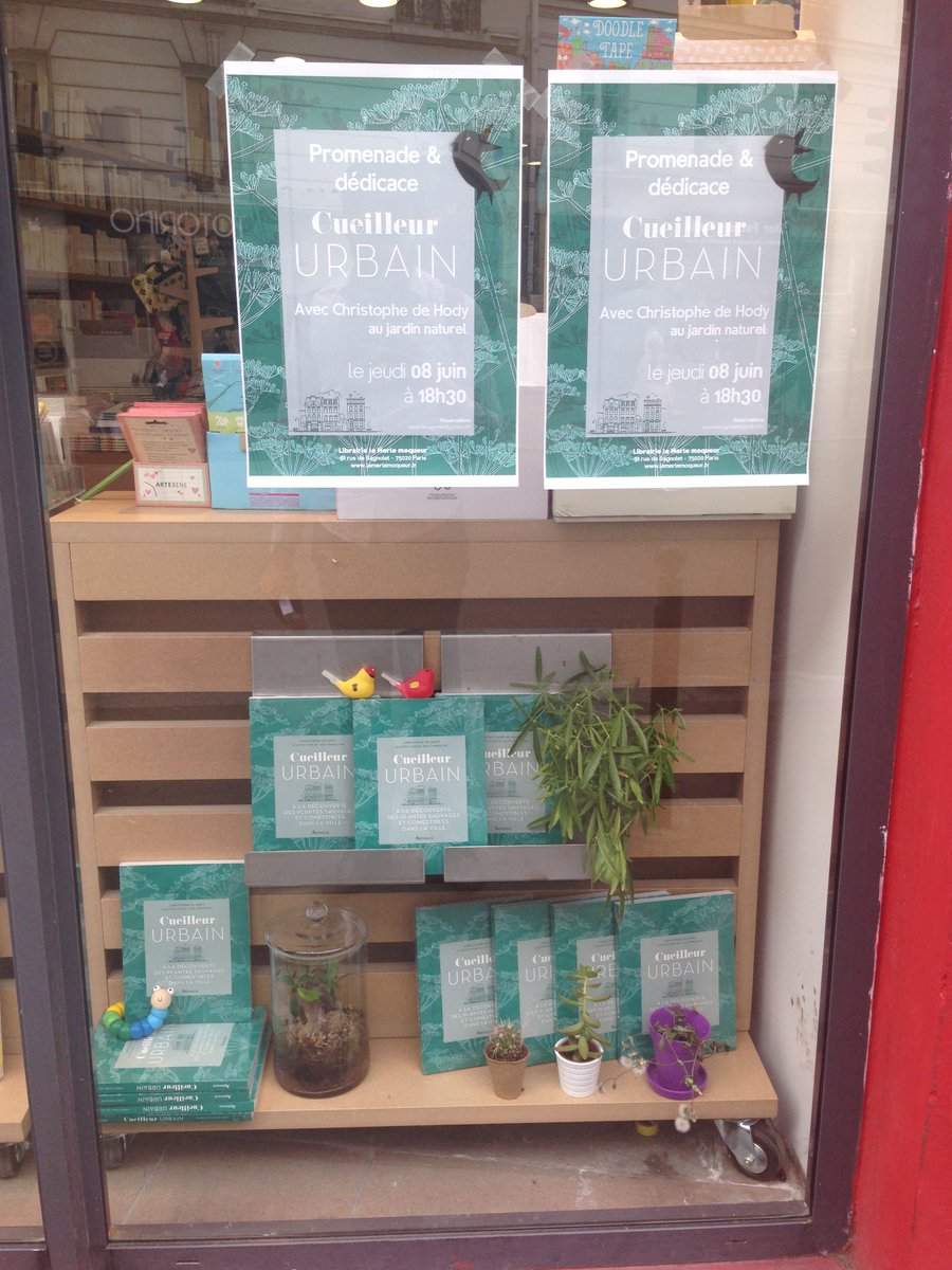 "Cueilleur Urbain" de <a href="/cdehody/">Christophe de Hody</a> a sa place de maître à la librairie <a href="/MerleMoqueur51/">Le Merle Moqueur</a> de Paris! Pour le plaisir de yeux... et de la découverte!