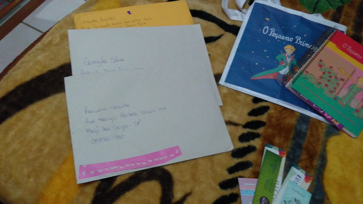 DianaHerbstrith's tweet photo. Ontem #postamos no #correio mais 3 #cartinhas 📮📫 @LeitoraPa @miakafreitas #kakau espero q gostem meninas https://t.co/ab6HbNAegZ
