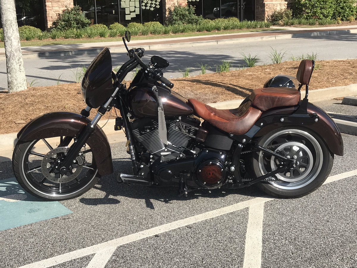Johnny_Joey's tweet photo. Damn, she's pretty... @southernground #zbcustoms https://t.co/yZOuStwo9M