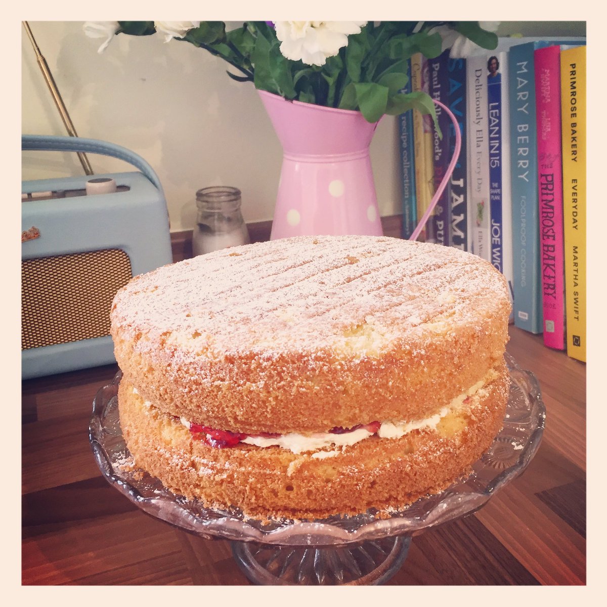 claireylc98's tweet photo. Saturday Baking 🍰🌸 #lovebaking #victoriasponge #britishcake @primrosebakery https://t.co/aTkbT799Dl