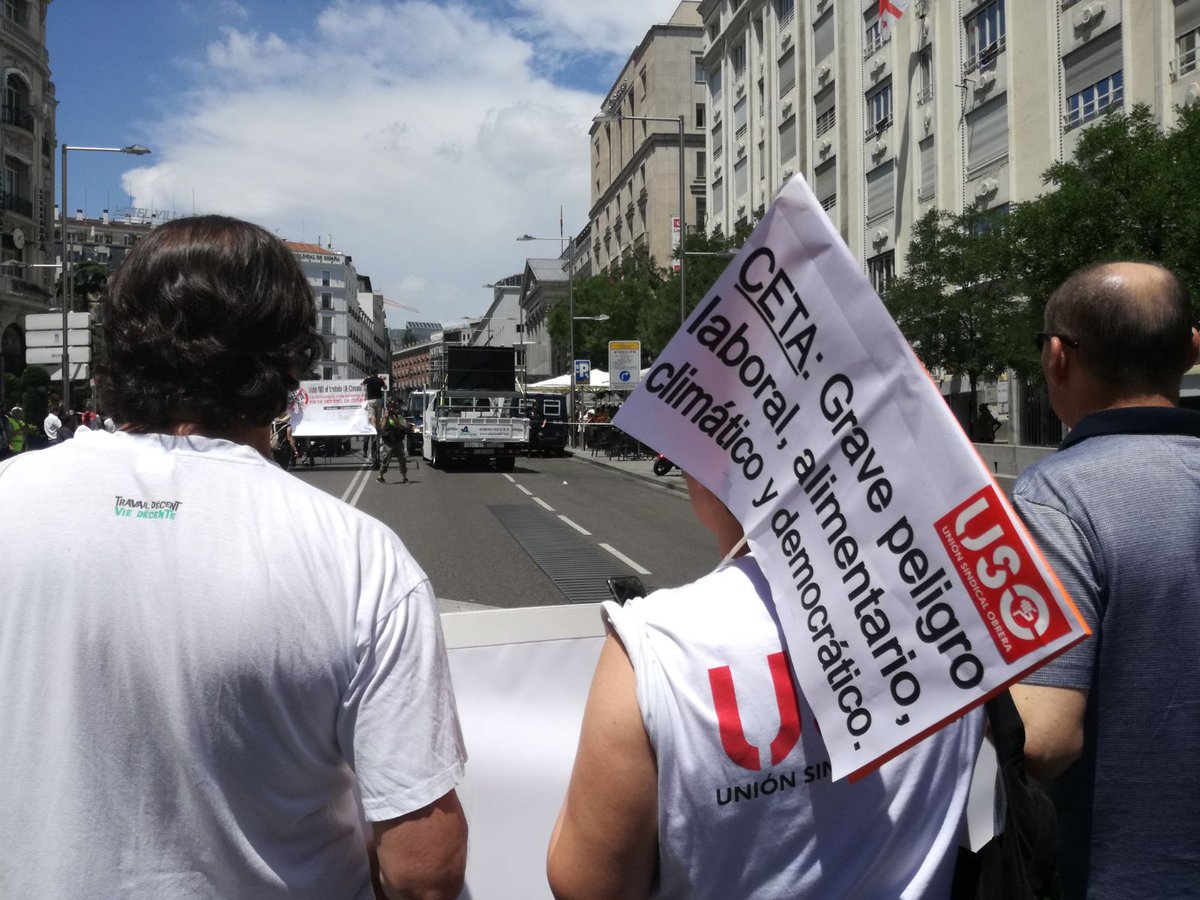JuventudUSO's tweet photo. Hoy hemos estado diciendo #3JstopCETA, porque supondrá un problema contra las personas, el clima y solo ganarán las empresas https://t.co/uCJouAIgjU