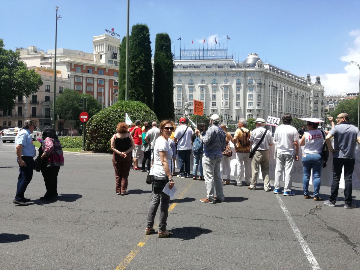 JuventudUSO's tweet photo. Hoy hemos estado diciendo #3JstopCETA, porque supondrá un problema contra las personas, el clima y solo ganarán las empresas https://t.co/uCJouAIgjU