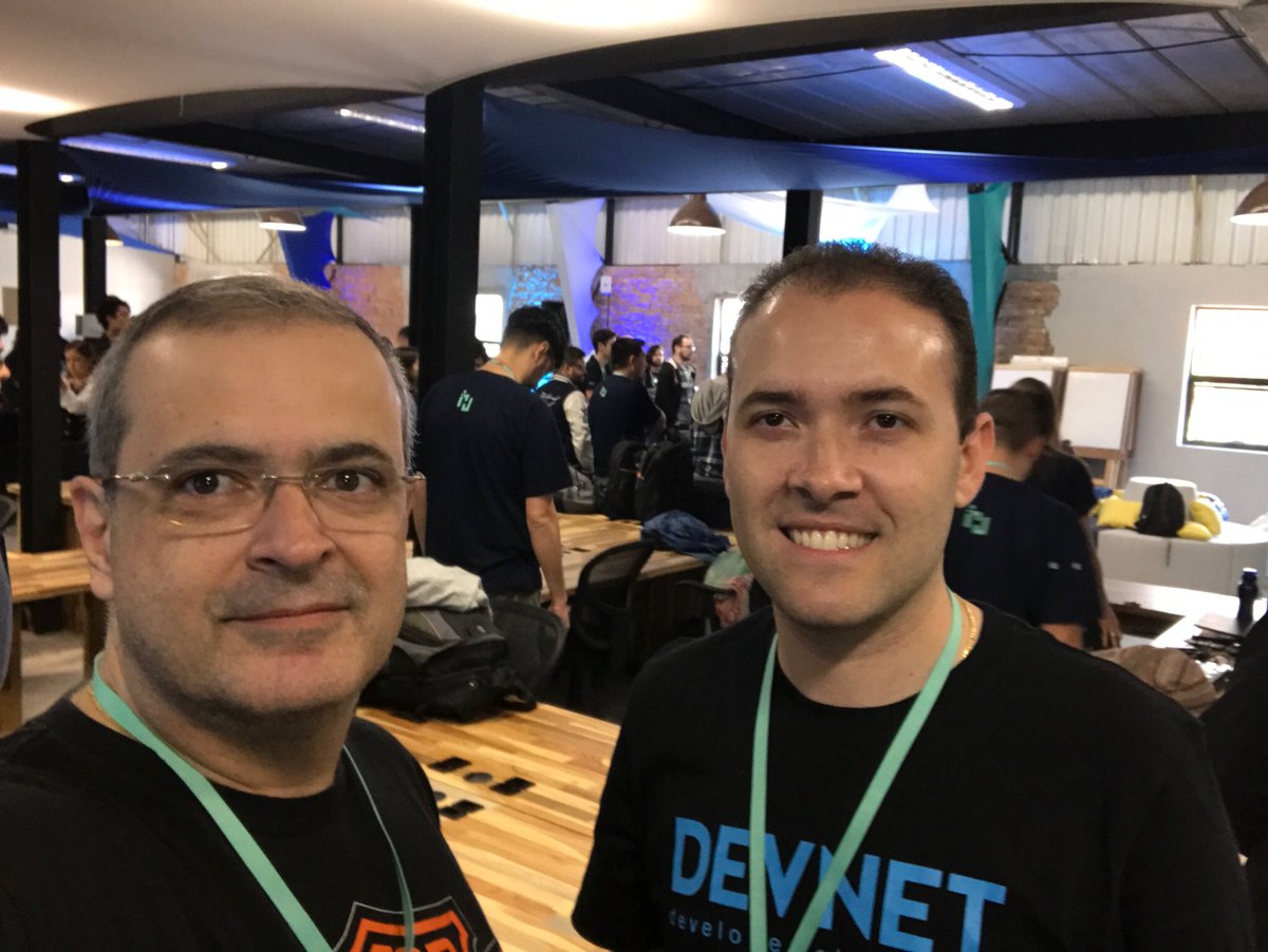 reniersz's tweet photo. Começando os trabalhos 
1o Hackathon  CIAB

 @correaflavio #CiscoDoBrasil #DEVNet #HackathonCiab #cisconohackathonciab https://t.co/rUijkGIL7P