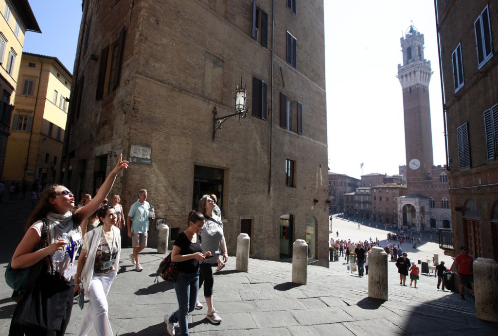 #siena figlia della strada si rimette in #cammino. Domani come i pellegrini in viaggio sulla #viafrancigena