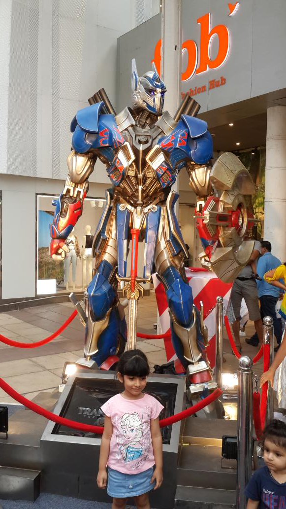 gophoenixing's tweet photo. Everyone wants to get their picture taken with Optimus Prime! Drop in at the #Kidogos Kids Mom's fest this weekend to get yours. https://t.co/w0UGnMcmHW