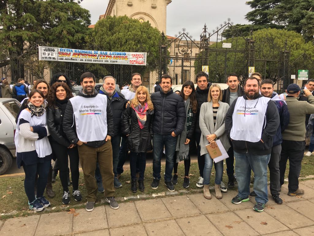 pablocarrera21's tweet photo. El IPS escuchando a los vecinos en Merlo #entretodospodemos https://t.co/bmlONhlui1
