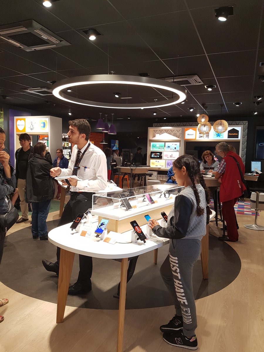 #boutiqueOrange concept #SmartStore l'agence distribution Sud-Ouest vous présente son dernier-né à #Libourne 
<a href="/ArduinEric/">Eric Arduin</a> <a href="/BeHeuze/">Bérénice Heuzé</a> #Fierté