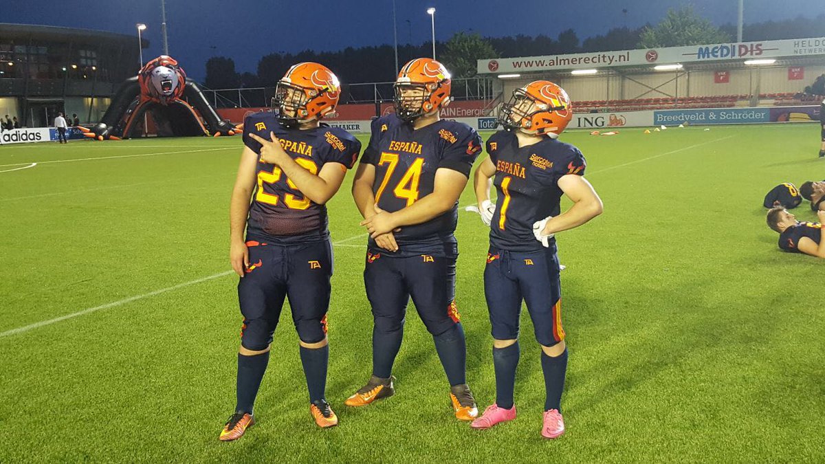 CoyotesFootball's tweet image. Los Coyotes participantes en el Team Spain Junior que ayer venció por 14-6 a los anfitriones 👏👏
Mañana la final a las 15:00 vs Alemania
🏈🏈💪