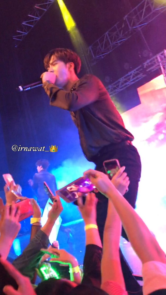 520WJSx's tweet photo. #bring #jacksonwang #back #to #me #wtf #i #miss #him #so #bad #please #잭슨 #GOT7 #tb #got7inperth 😫😫😫😭😱💔💔 https://t.co/mDw2DyfwXe
