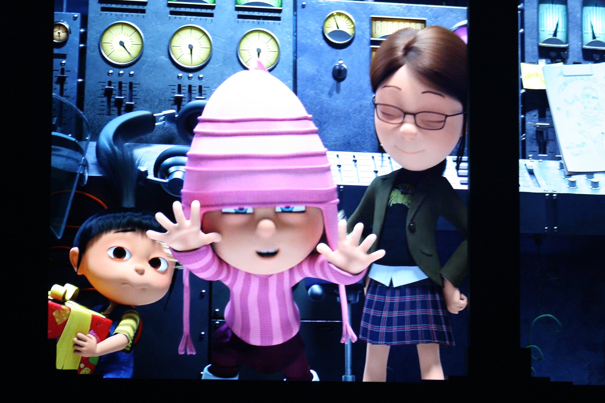 Usj情報局 L C A Studios 待合室でも写真撮影が可能になったそうで 三姉妹を撮りました ミニオン ハチャメチャ ライド の主人公はミニオンではなく 事実上この三姉妹なんです それぞれアグネス マーゴ イディス 個人的に Usj情報局 L C A Studios 待合室でも写真撮影が可能になったそうで 三姉妹を撮りました ミニオン ハチャメチャ ライド の主人公はミニオンではなく 事実上この三姉妹なんです それぞれアグネス マーゴ イディス 個人的に
