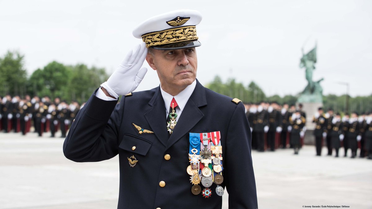 Armee_de_lair's tweet photo. Le général André Lanata, CEMAA, présidait ce matin la cérémonie de baptême de la promotion "Caroline Aigle" de l'école @Polytechnique https://t.co/RLGbUJH6RC