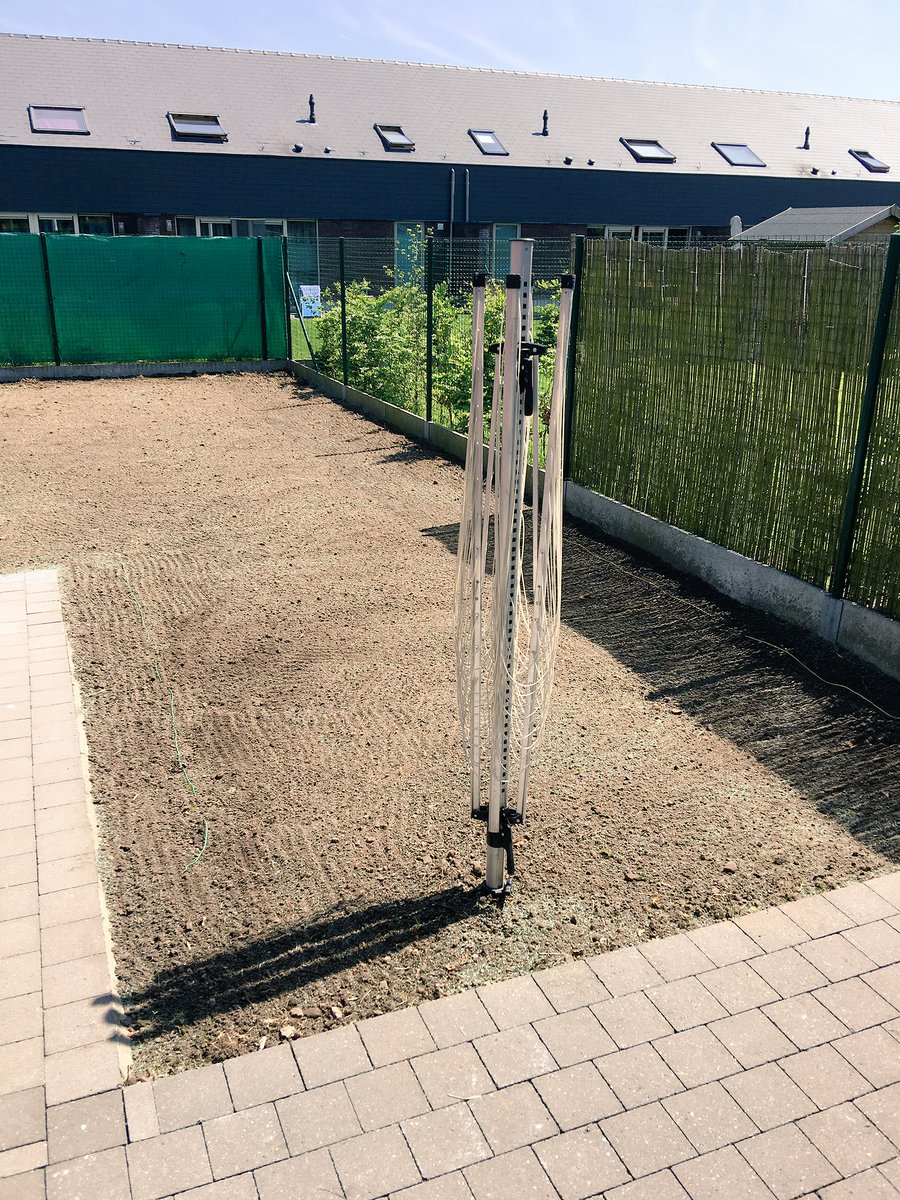 HovenierB's tweet photo. Het onkruid is eruit. En nu wachten op het gras van op het terras. #tuinonderhoud #gardening #workhardplayhard https://t.co/IcXt2ztkSB