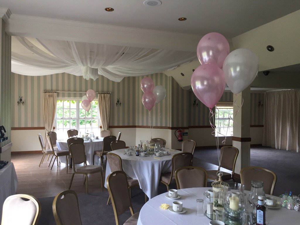 _PartiesGalore's tweet photo. Pink &amp; White Balloon Table Displays for a Christening #christeningballoons https://t.co/QTEmOVpTiX