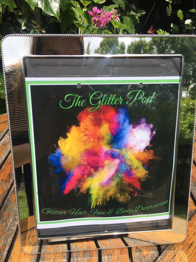 ProseccoSheff's tweet photo. Everyone likes glitter right? Come and visit the glitter pod and make yourself sparkle #sheffieldproseccofestival https://t.co/UPTc4TXMrO
