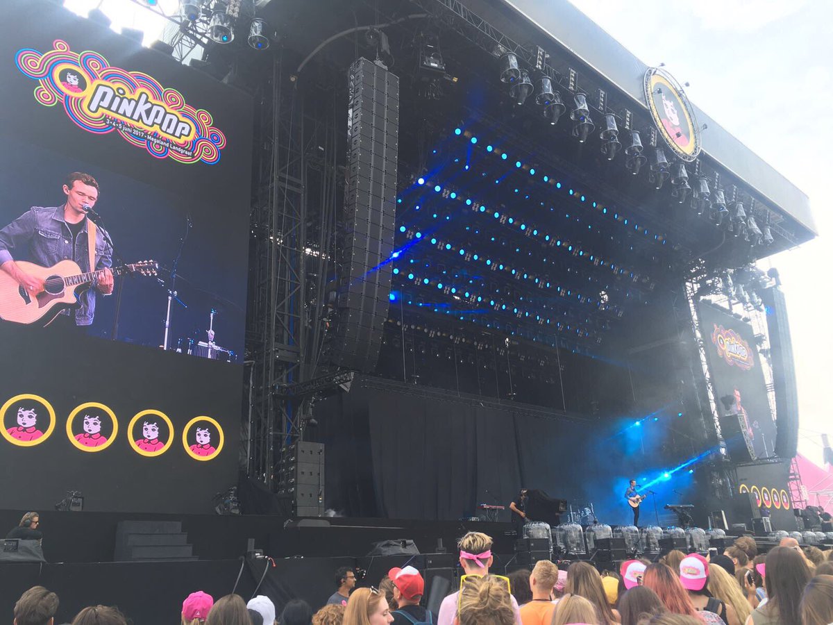 mtvnl's tweet photo. Het #pp17 hoofdpodium is zojuist geopend door @JamesTWmusic 🎤🎸#pinkpop https://t.co/NvNgR2314f