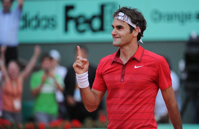 FedererBook's tweet photo. Six years ago today, Roger Federer waves his finger after ending the 43-match win streak of Novak Djokovic in the French Open semifinals https://t.co/kMvwlRkDhx