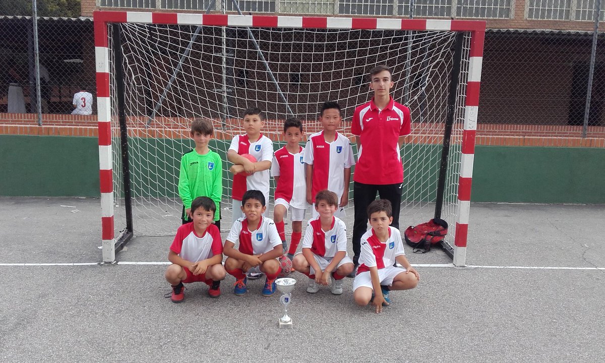 tafutb's tweet photo. Benjamin B quedo en tercera posición en el Trofeo de fútbol sala Tajamar en categoría benjamin https://t.co/8flbnwaqzw