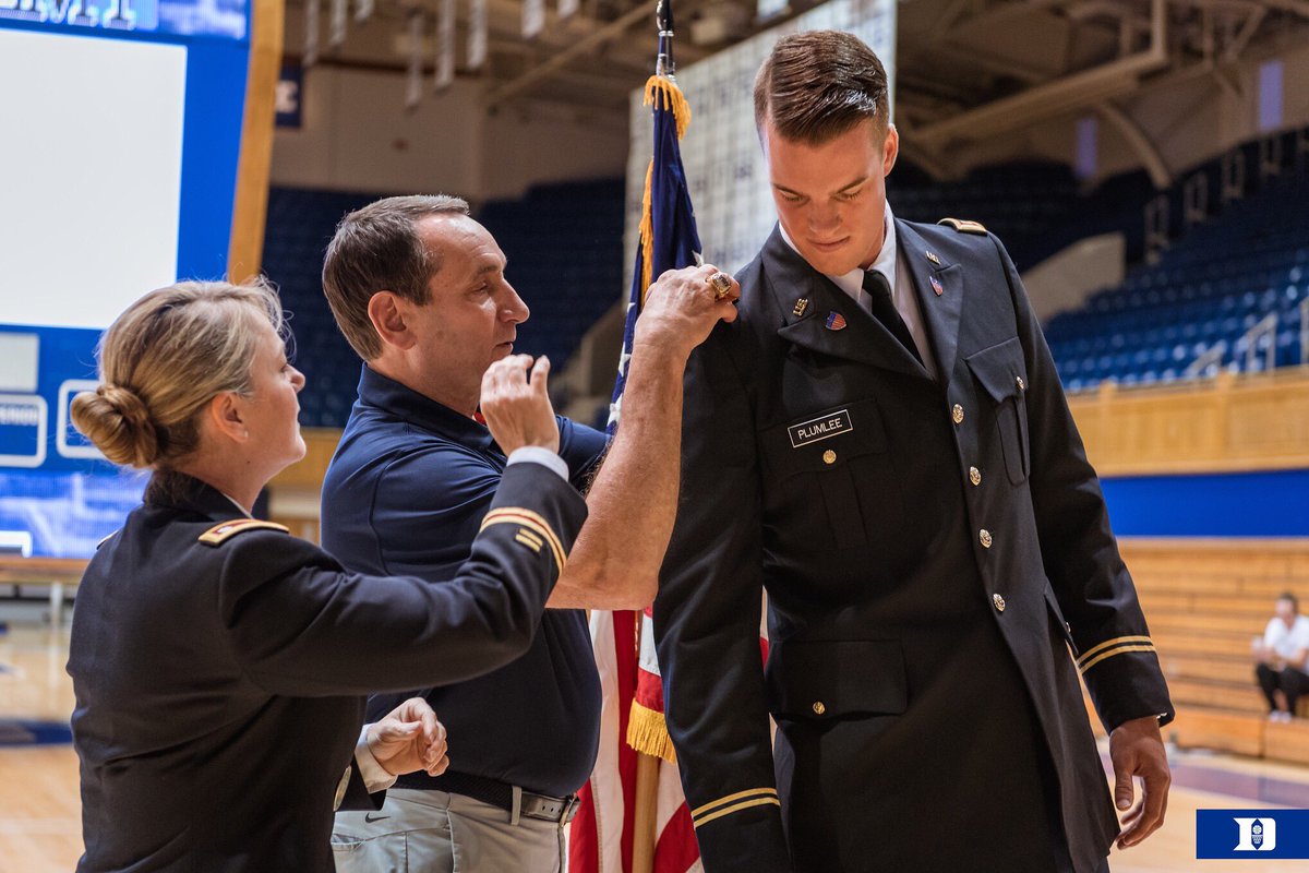 DukeMBB's tweet photo. Dream achieved.

2nd Lieutenant Marshall Plumlee was commissioned today at Cameron. So proud that he's a member of #TheBrotherhood. 🔵😈🇺🇸 https://t.co/HCFA6MHXAX