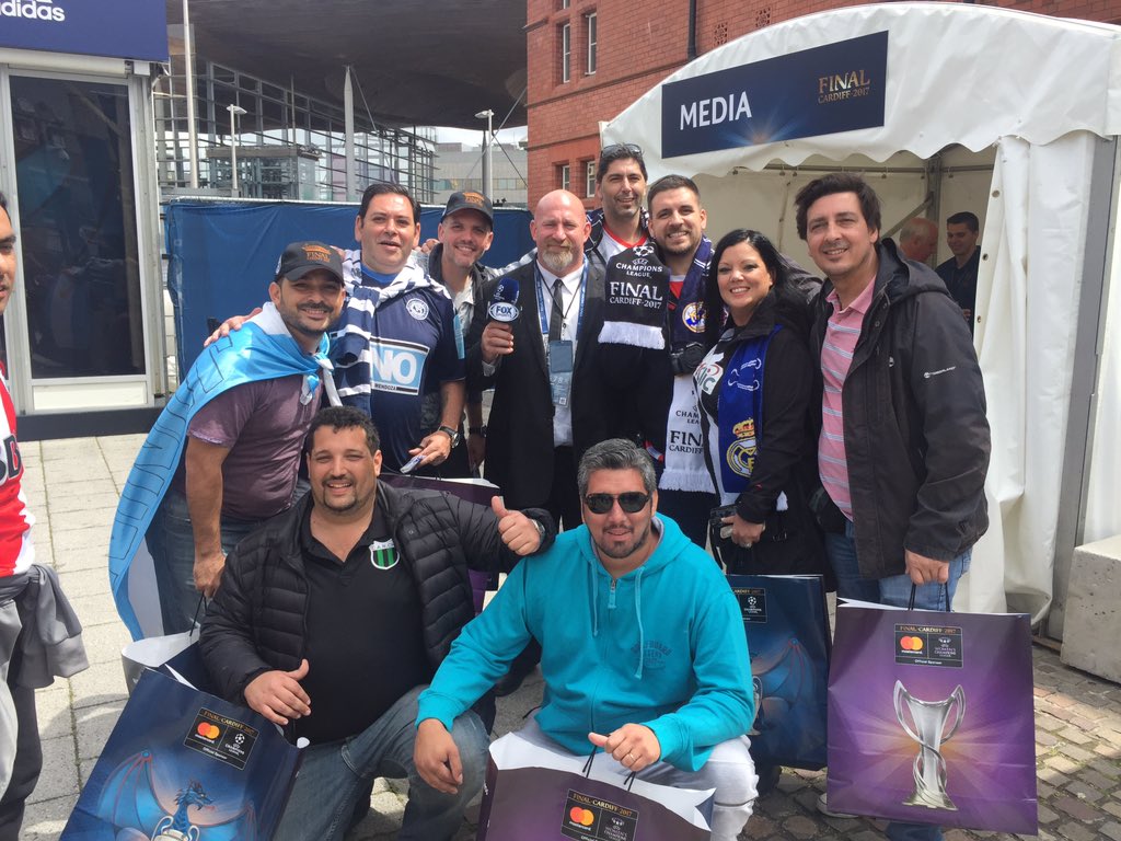 askomartin's tweet photo. Gran ambiente en Cardiff. Llegó el dia! #ChampionsxFOX https://t.co/k2tgTB1D6V