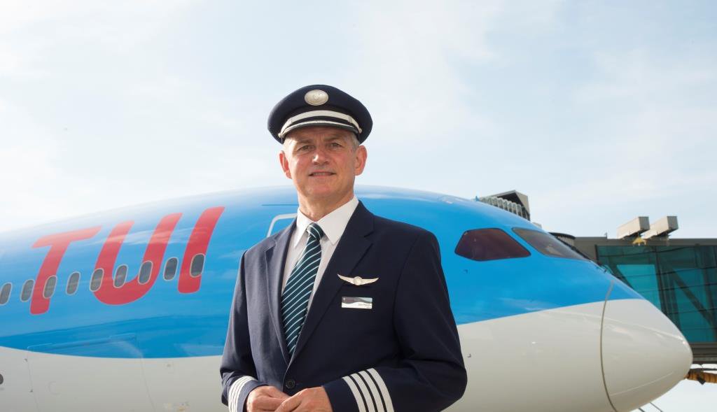 TUIGrads's tweet photo. RT @manairport "The latest @ThomsonHolidays 787-9 Dreamliner touched down at @manairport this morning  Did anyone spot it? https://t.co/VVpKDKtz5W